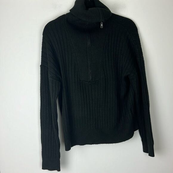 525 Sweater - Women’s Small‎ - Picture 1 of 8